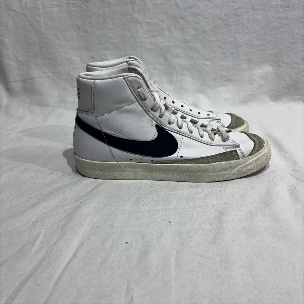 Nike Blazer Mid 77 Vintage Women’s Size 9 White Athletic Shoes Used CZ1055-100